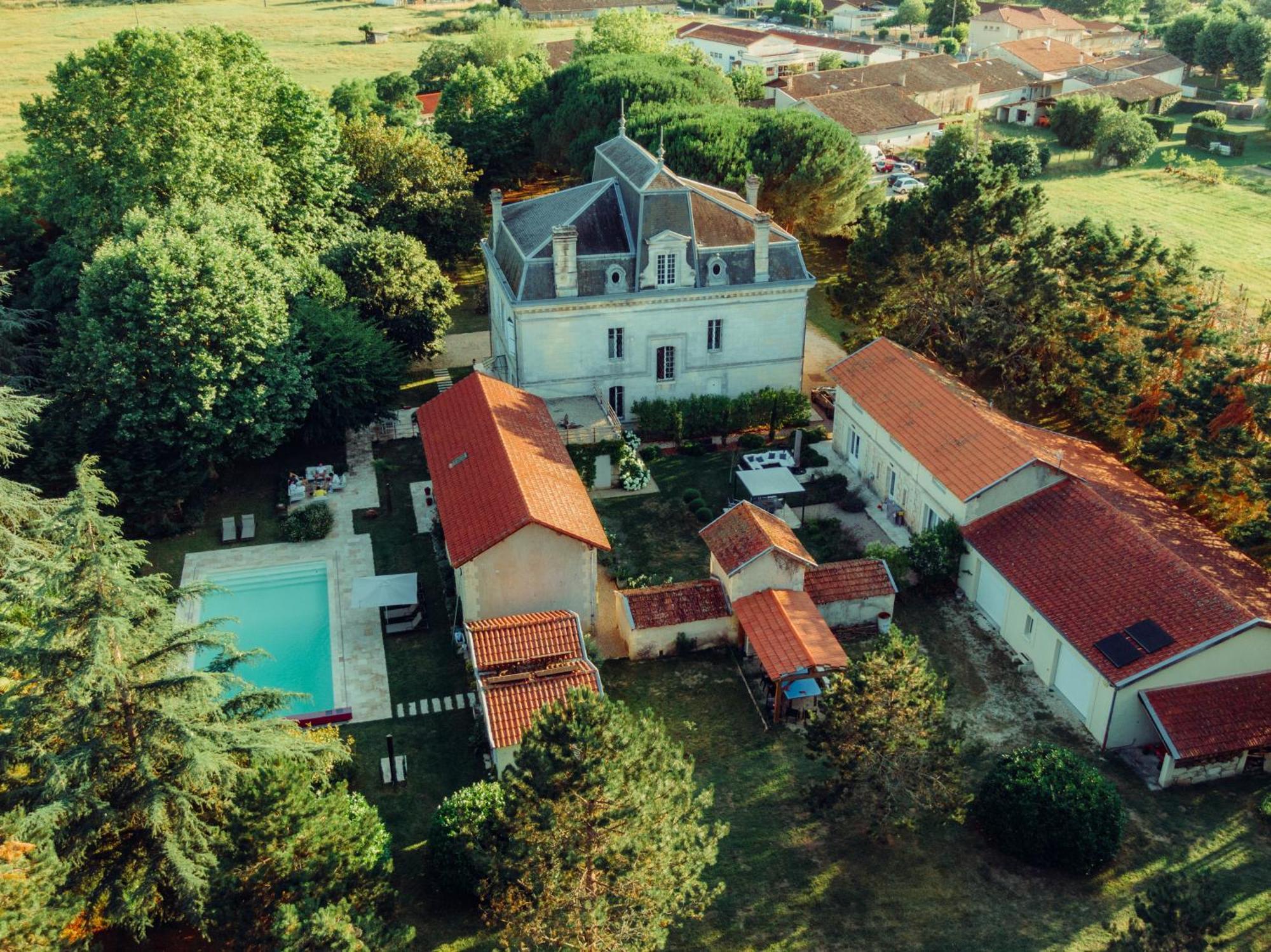 Villa Entiere Du Chateau Lacroix De Civrac 3 Ch, 3 Sdb, Piscine Xxl,Sauna, 4 Etoiles,7 Pers Exterior foto
